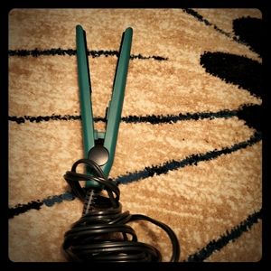 Teal green hair straightener